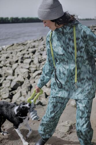 Bunda_do_dazda_odp.cena_29.99--Nohavice_do_dazda_odp.cena_19.99--Hracka_pre_psov_odp.cena_10.99--Nizke_cizmy_odp.cena_29.99