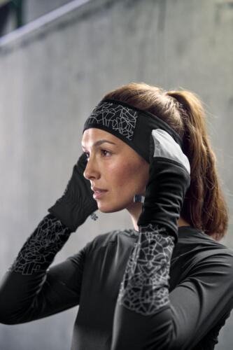 Vetruvzdorna_celenka_odp.cena_7.99--Bezecke_rukavice_odp.cena_10.99